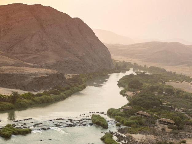 Der Kunenefluß im äußersten Nordwesten Namibias.