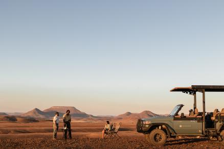Pirschfahrt im offenen Safari-Jeep – authentisches Naturerlebnis in Namibia