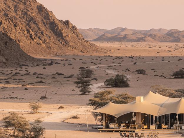 Hoanib Skeleton Coast Camp – komfortable Lodge in abgelegener Wüstenlandschaft